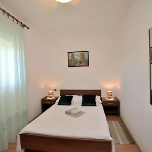 https://apartments-mariano.in-istria.net